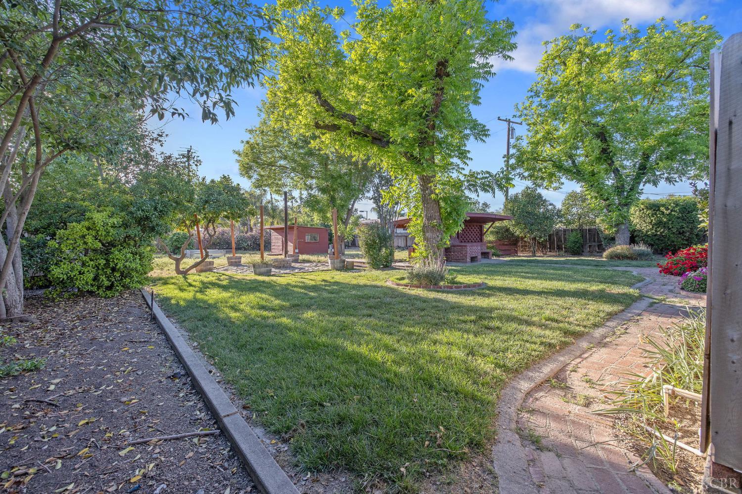 8518 12th Ave, Hanford, CA 93230