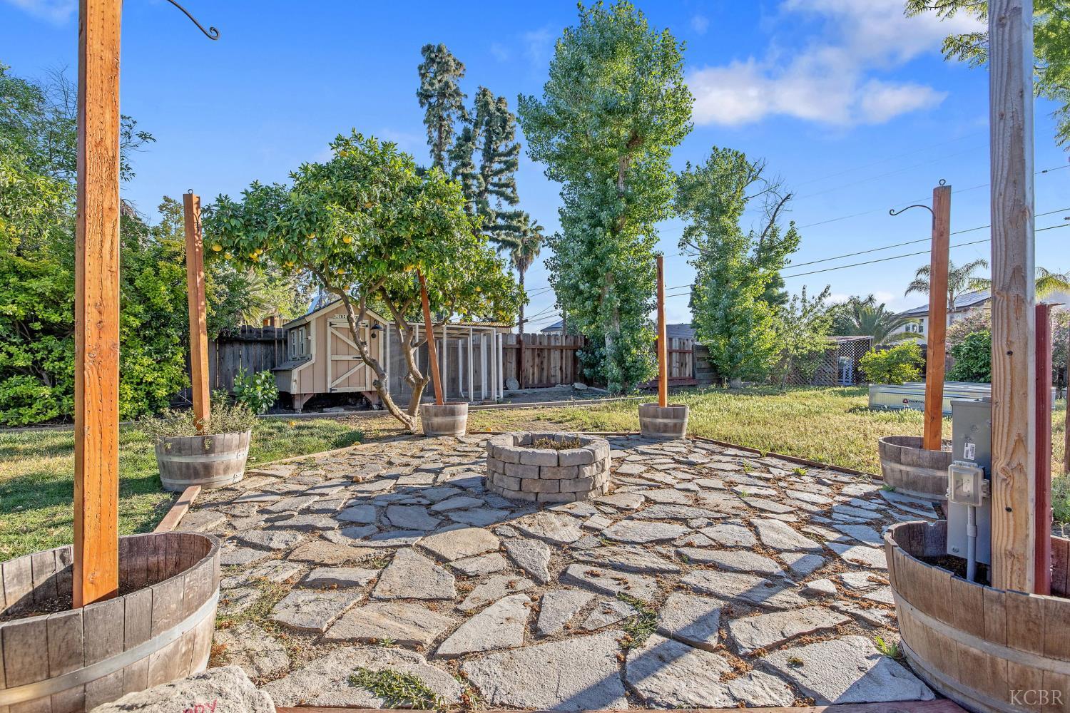 8518 12th Ave, Hanford, CA 93230