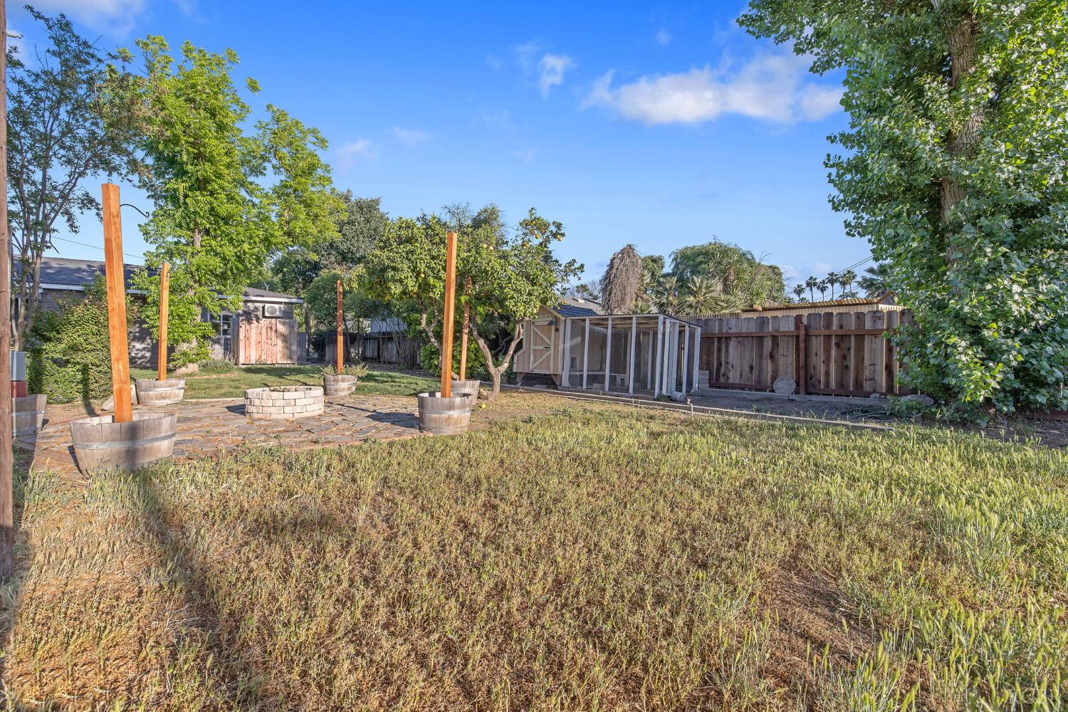 8518 12th Ave, Hanford, CA 93230