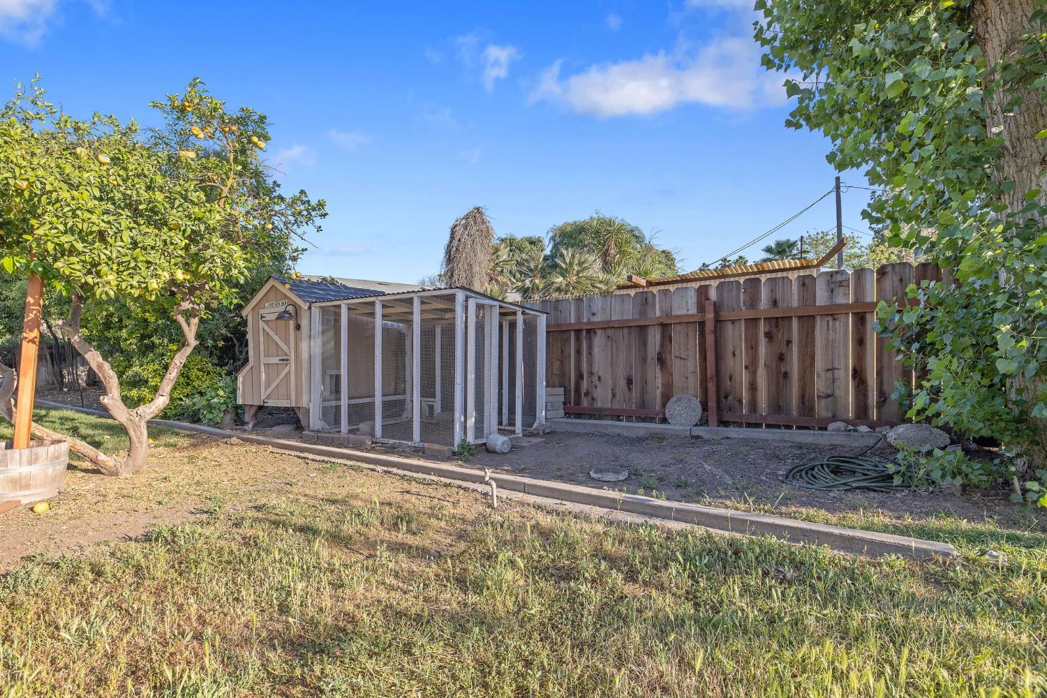 8518 12th Ave, Hanford, CA 93230