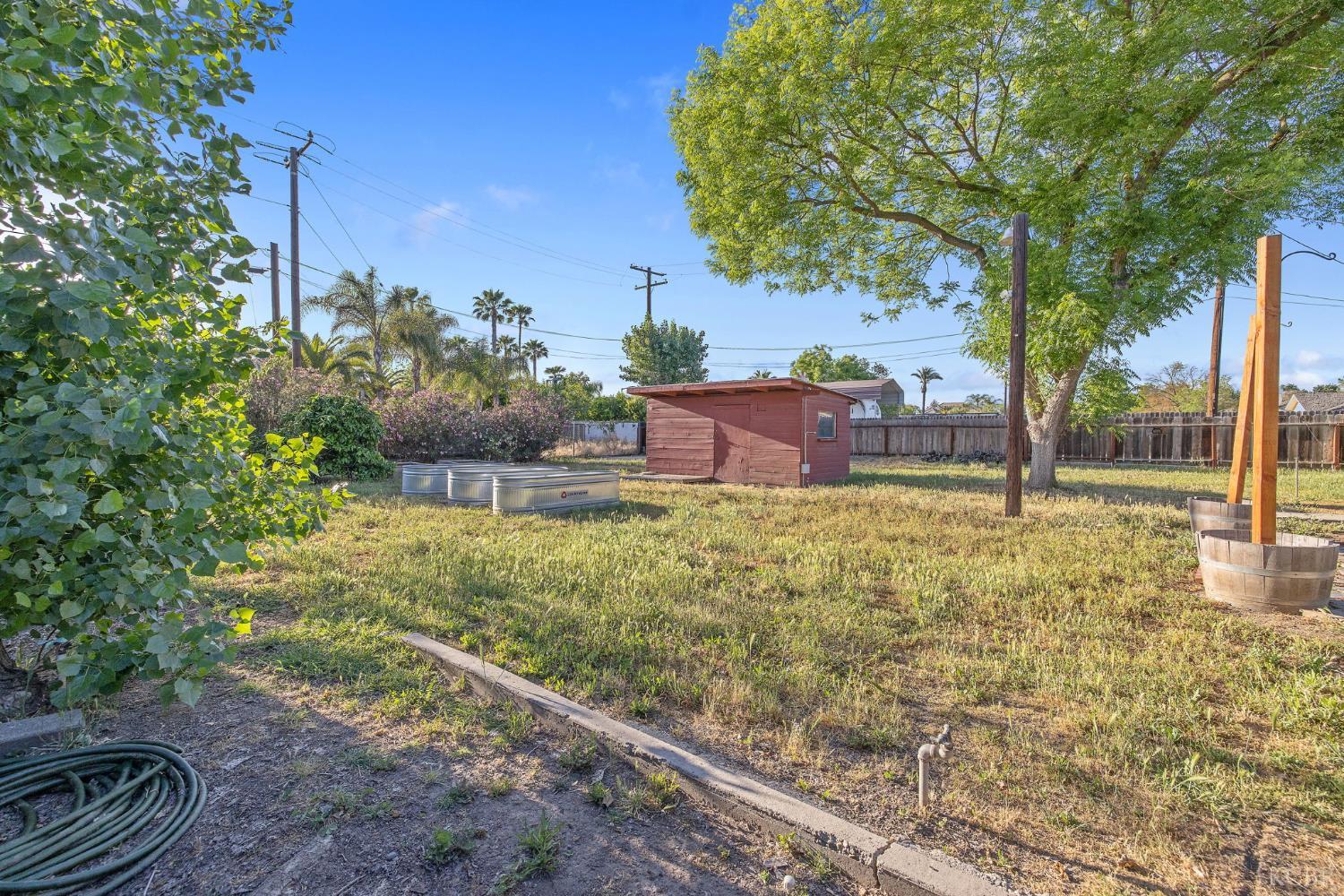 8518 12th Ave, Hanford, CA 93230