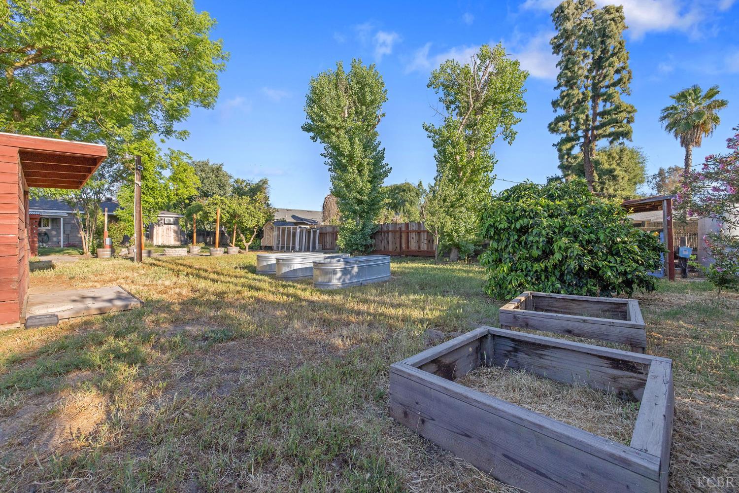 8518 12th Ave, Hanford, CA 93230