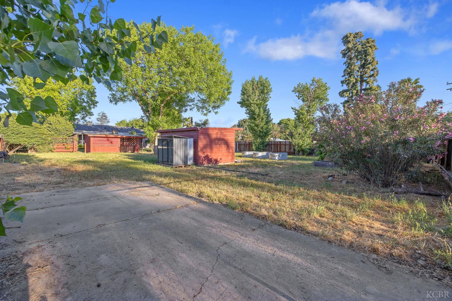 8518 12th Ave, Hanford, CA 93230