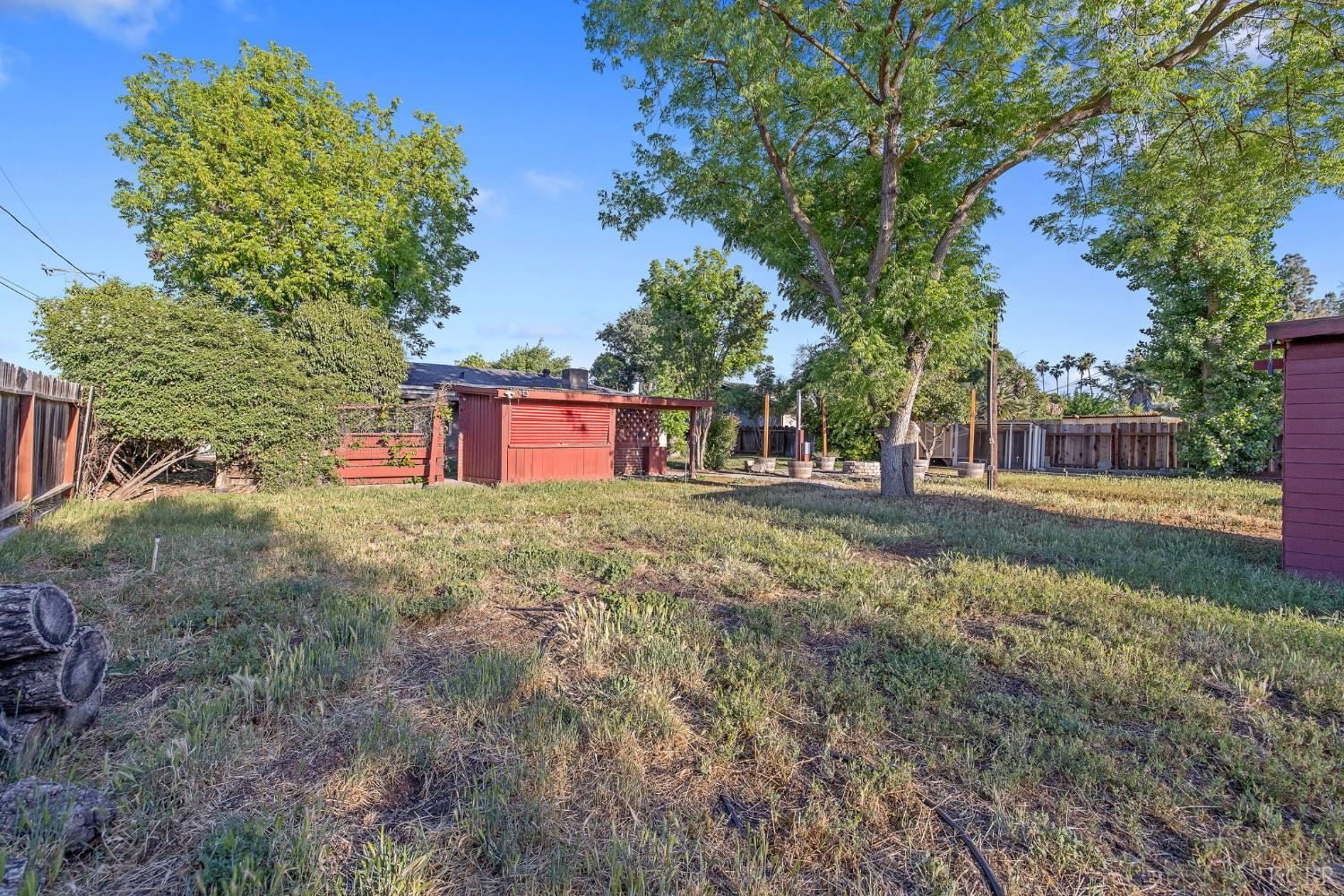 8518 12th Ave, Hanford, CA 93230