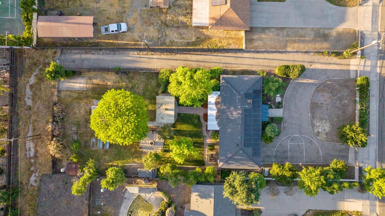 8518 12th Ave, Hanford, CA 93230