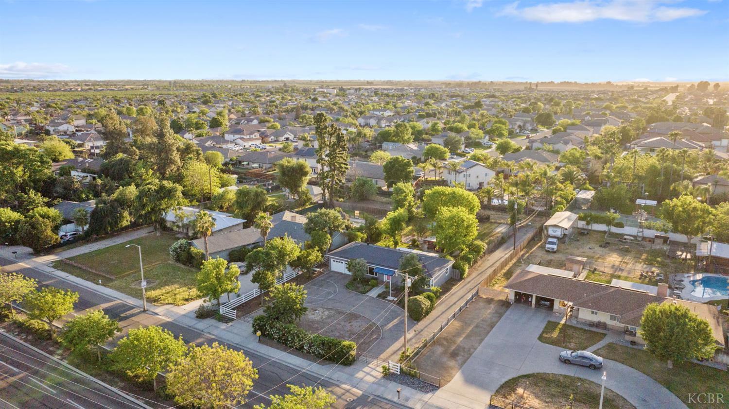 8518 12th Ave, Hanford, CA 93230