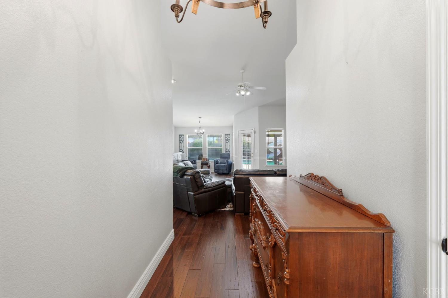 859 W Julia Way, Hanford, CA 93230