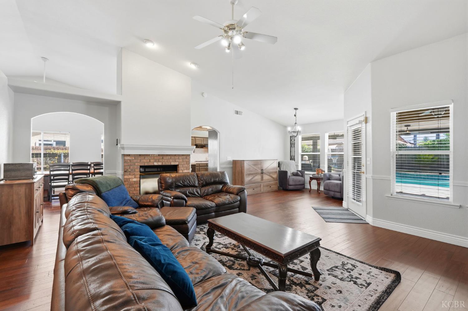 859 W Julia Way, Hanford, CA 93230