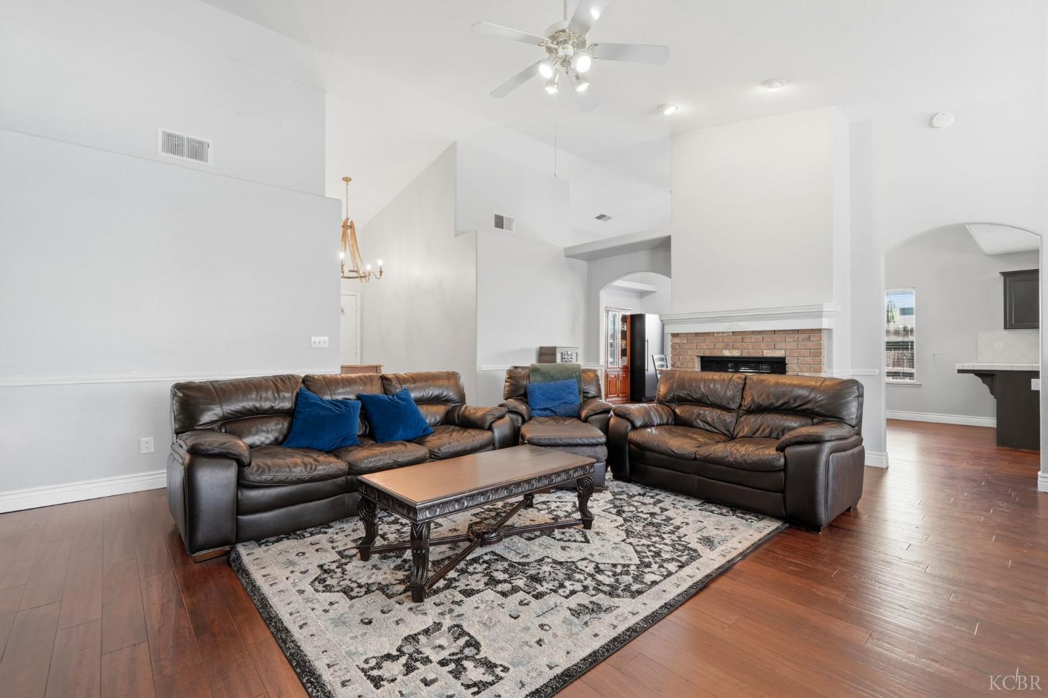 859 W Julia Way, Hanford, CA 93230