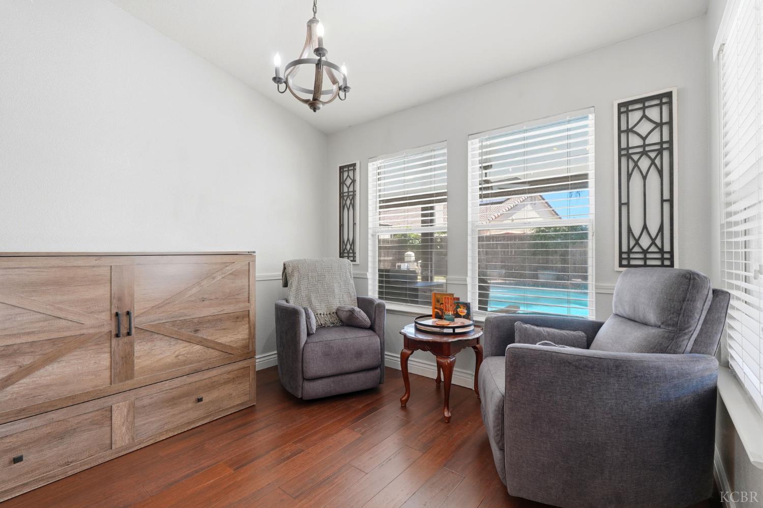 859 W Julia Way, Hanford, CA 93230