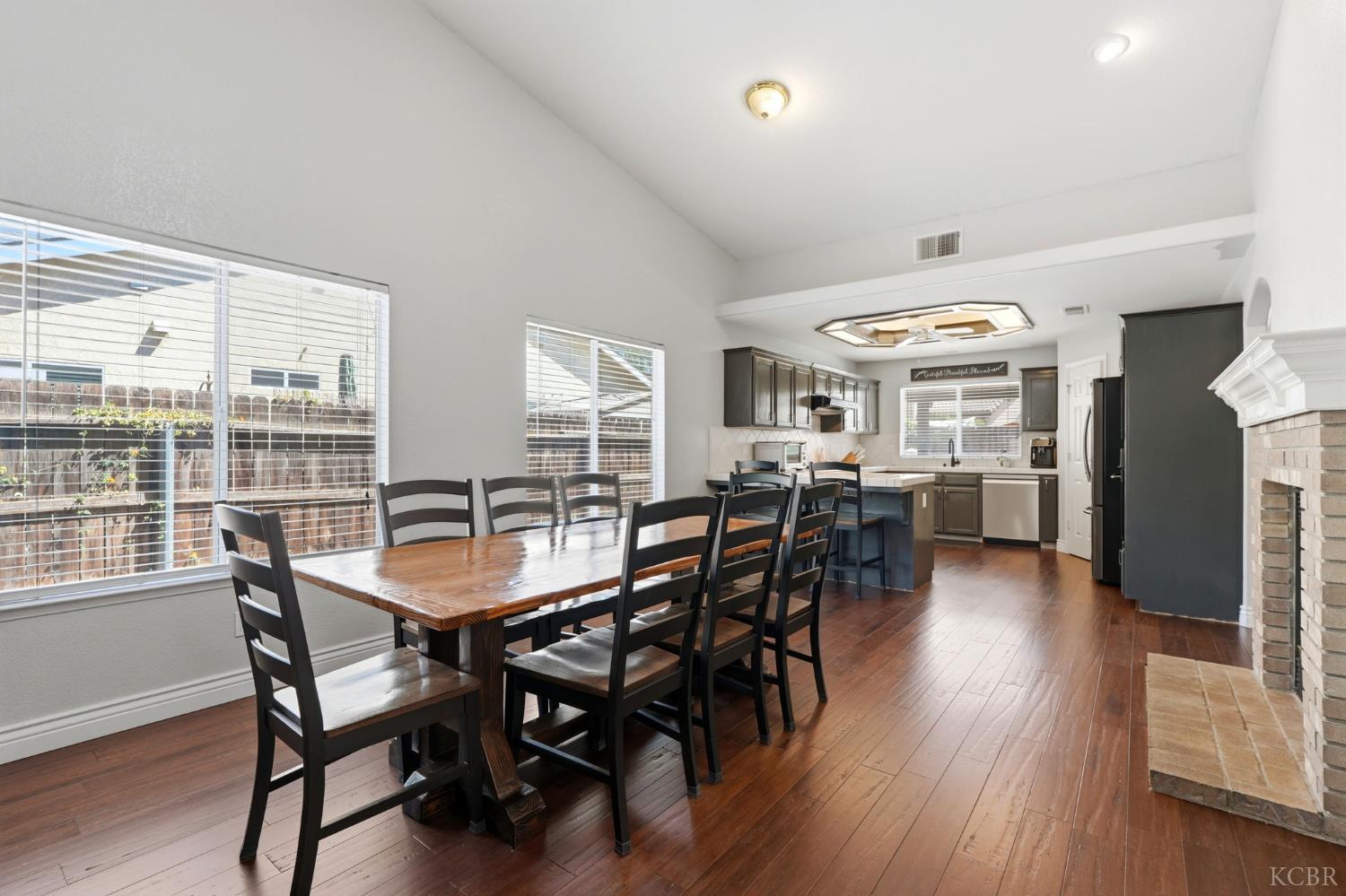 859 W Julia Way, Hanford, CA 93230