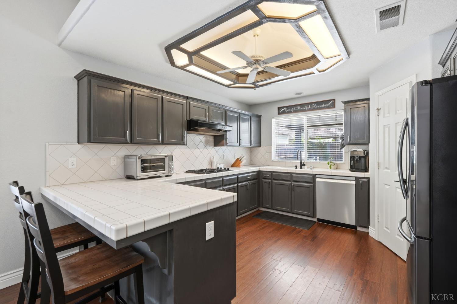 859 W Julia Way, Hanford, CA 93230