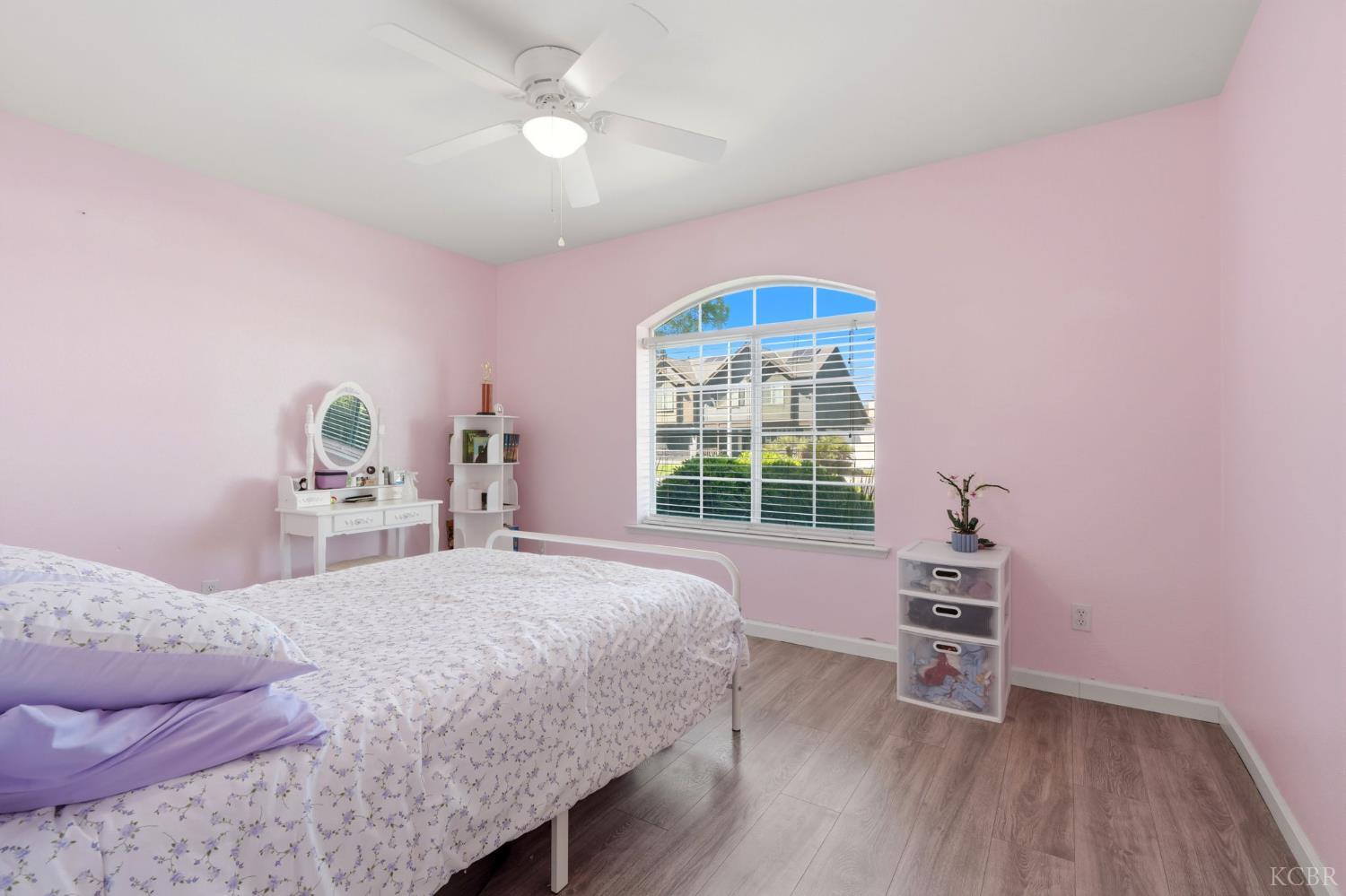 859 W Julia Way, Hanford, CA 93230