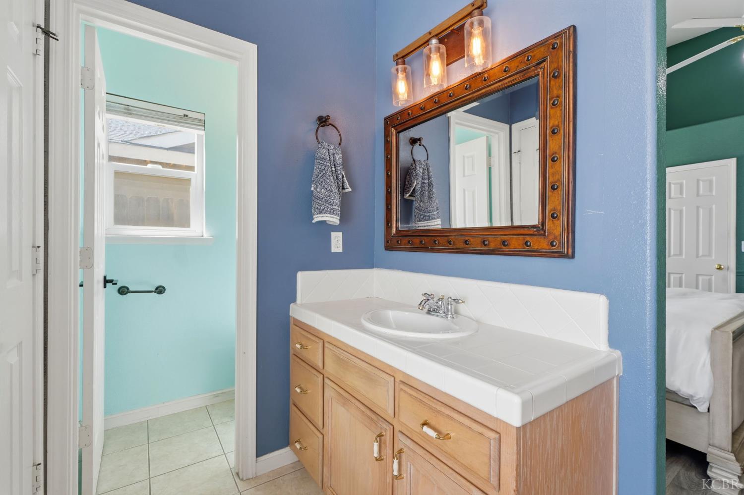 859 W Julia Way, Hanford, CA 93230