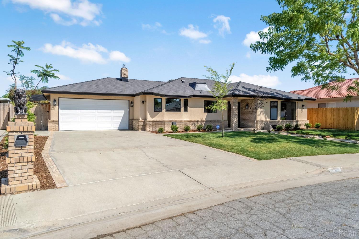 300 W Adrian Way, Hanford, CA 93230