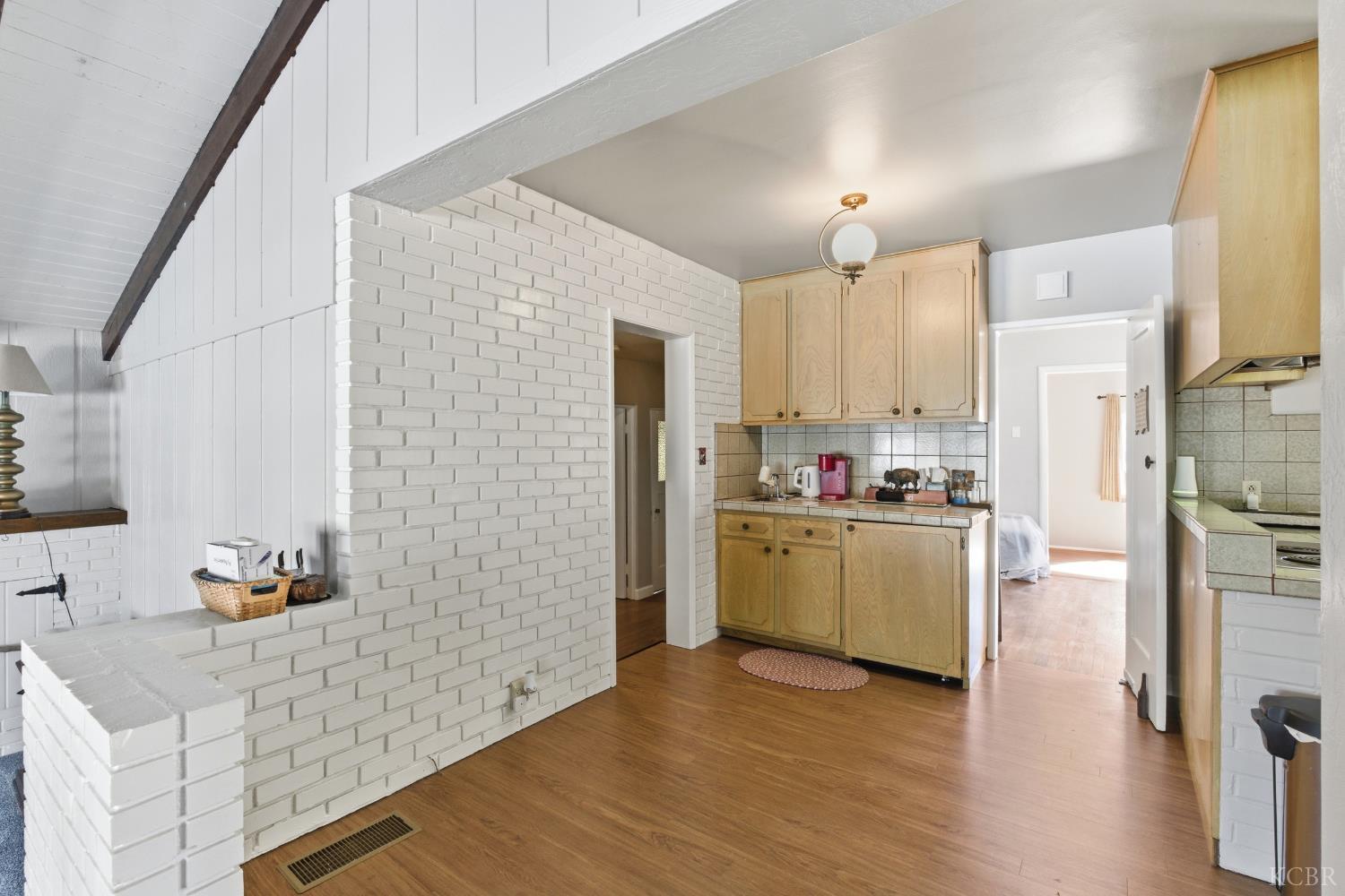 1512 Kaweah St, Hanford, CA 93230