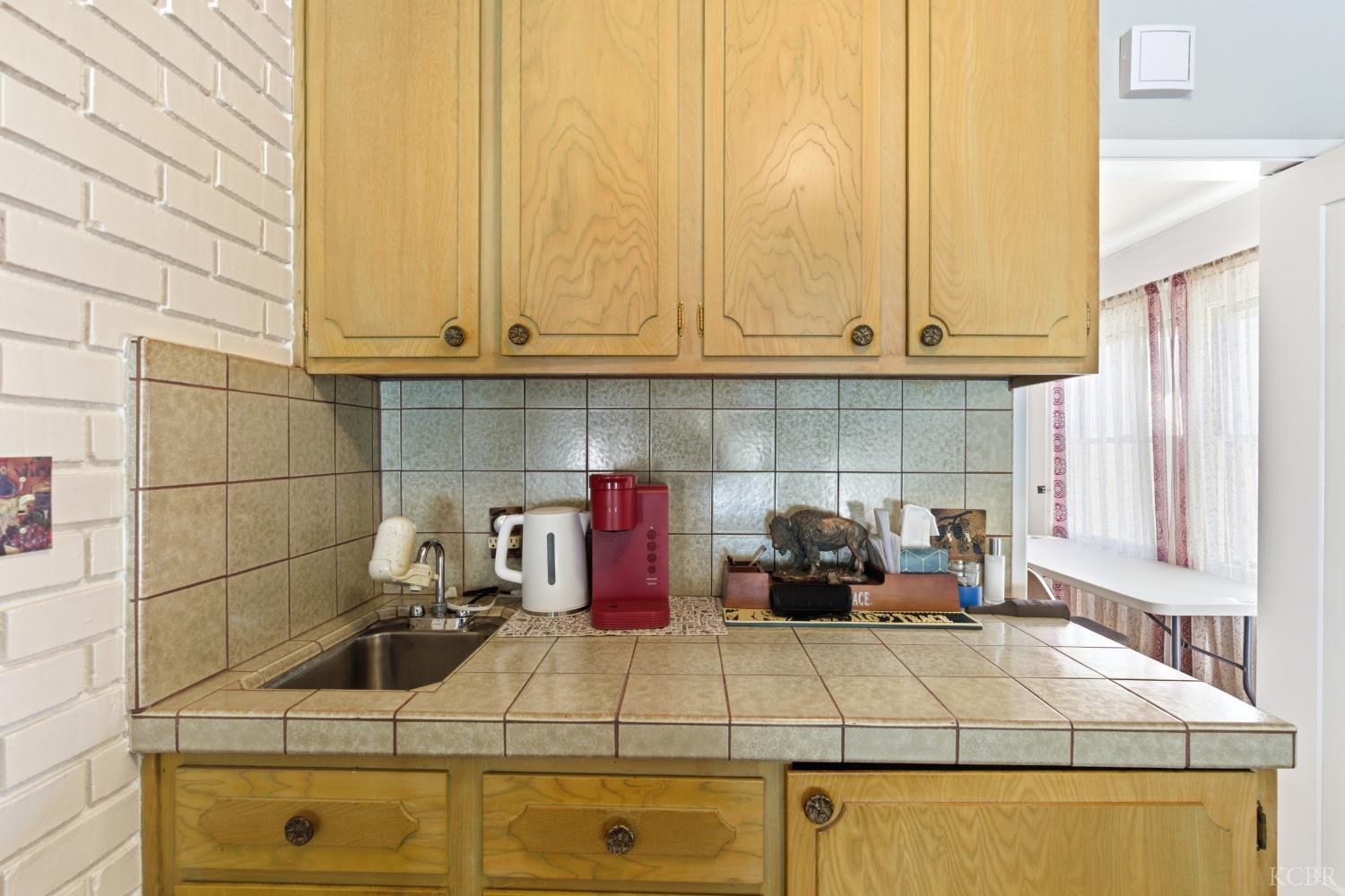 1512 Kaweah St, Hanford, CA 93230