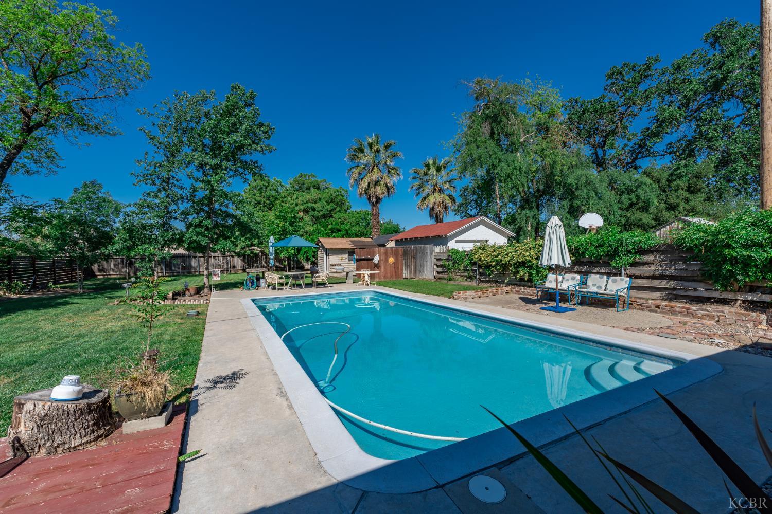 1512 Kaweah St, Hanford, CA 93230