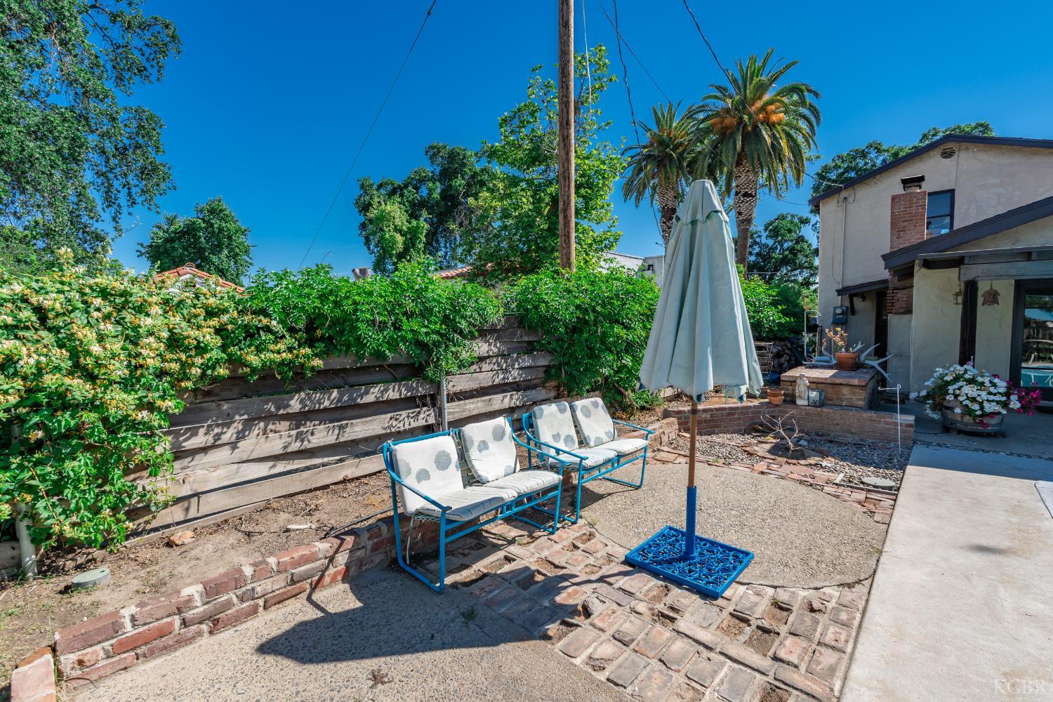 1512 Kaweah St, Hanford, CA 93230