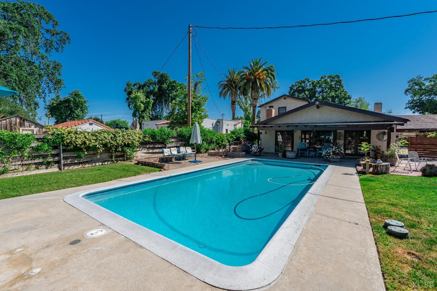 1512 Kaweah St, Hanford, CA 93230