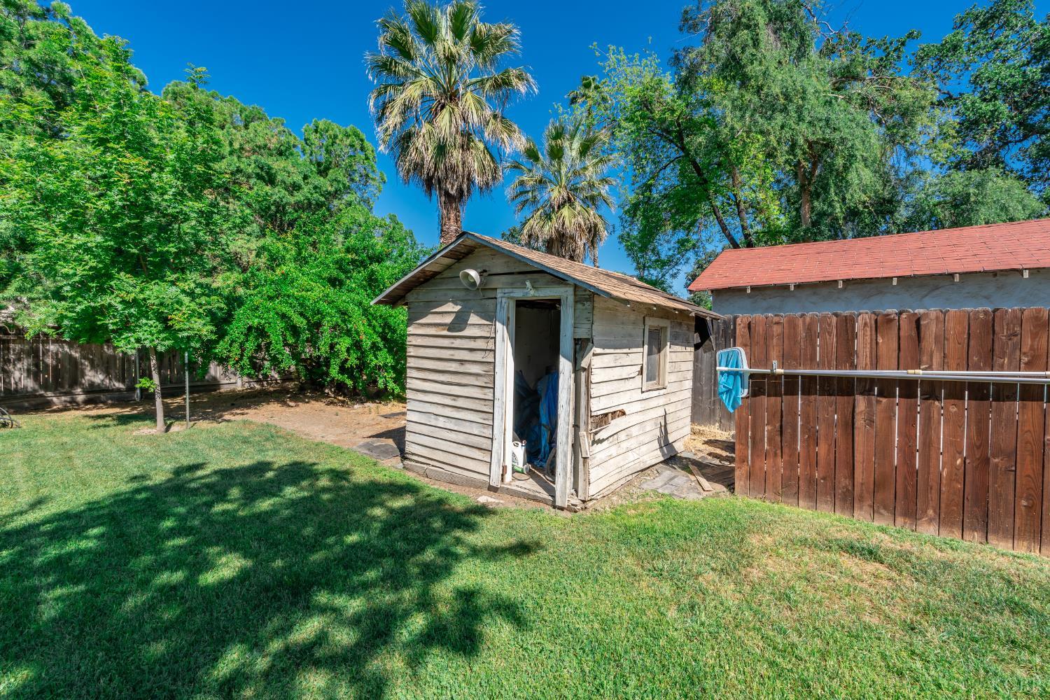 1512 Kaweah St, Hanford, CA 93230