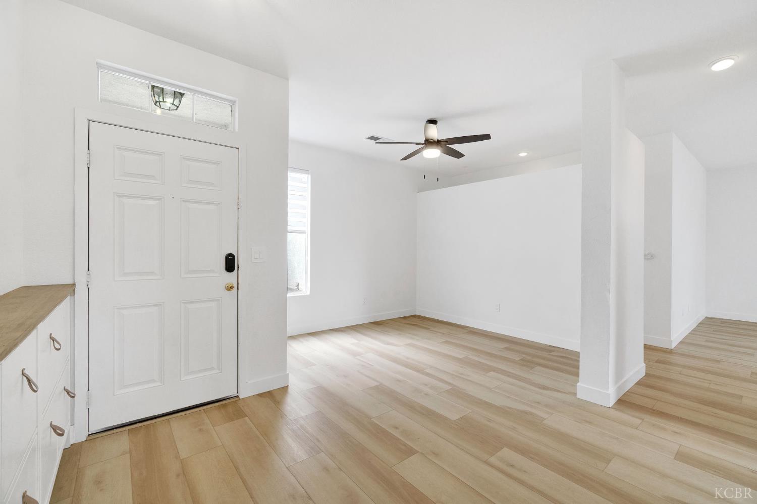 1036 W Northstar Dr, Hanford, CA 93230