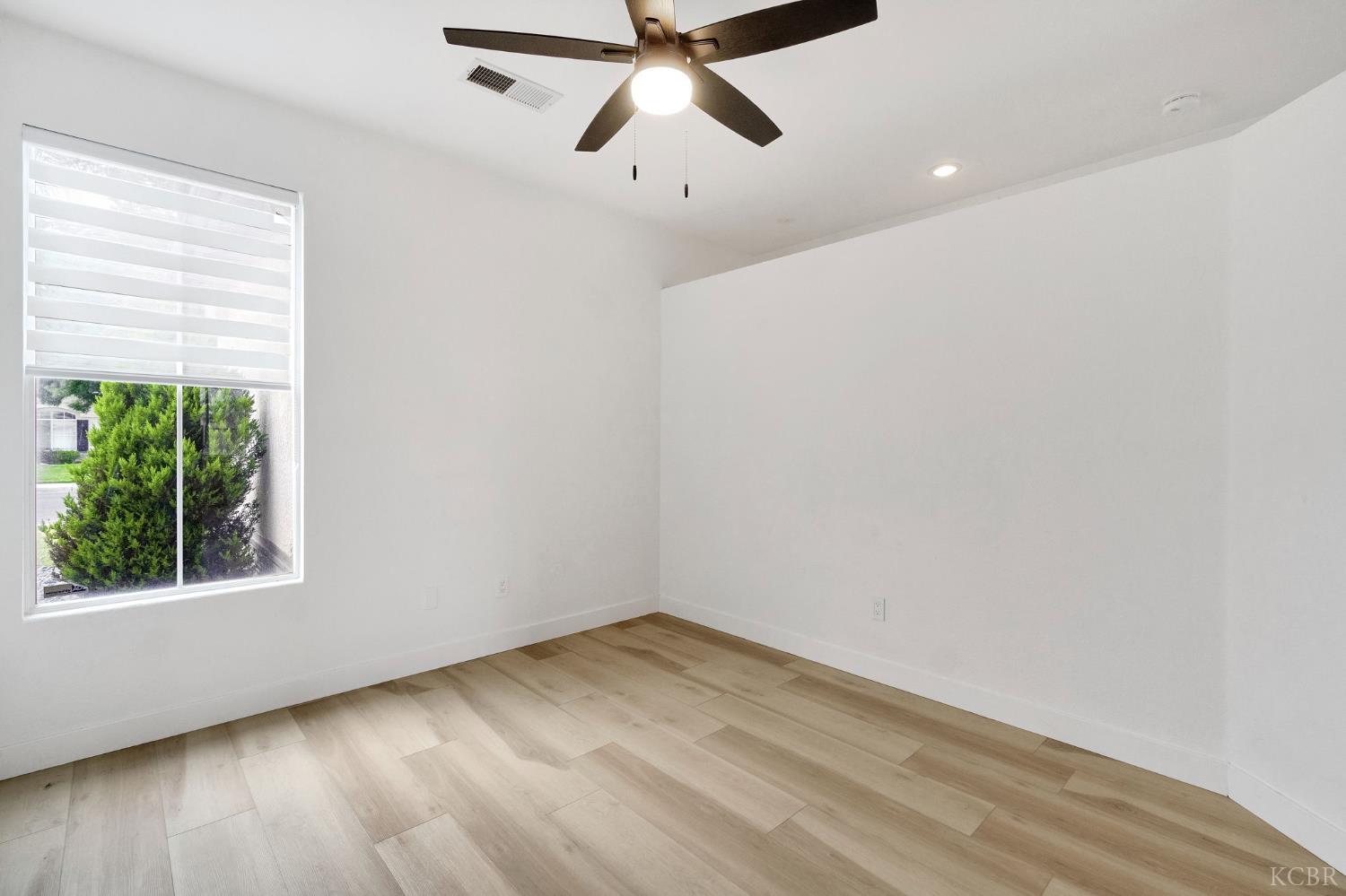 1036 W Northstar Dr, Hanford, CA 93230