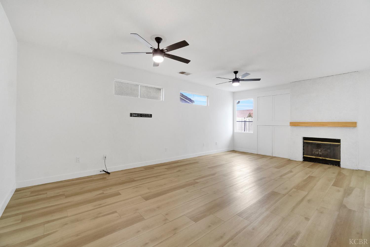 1036 W Northstar Dr, Hanford, CA 93230