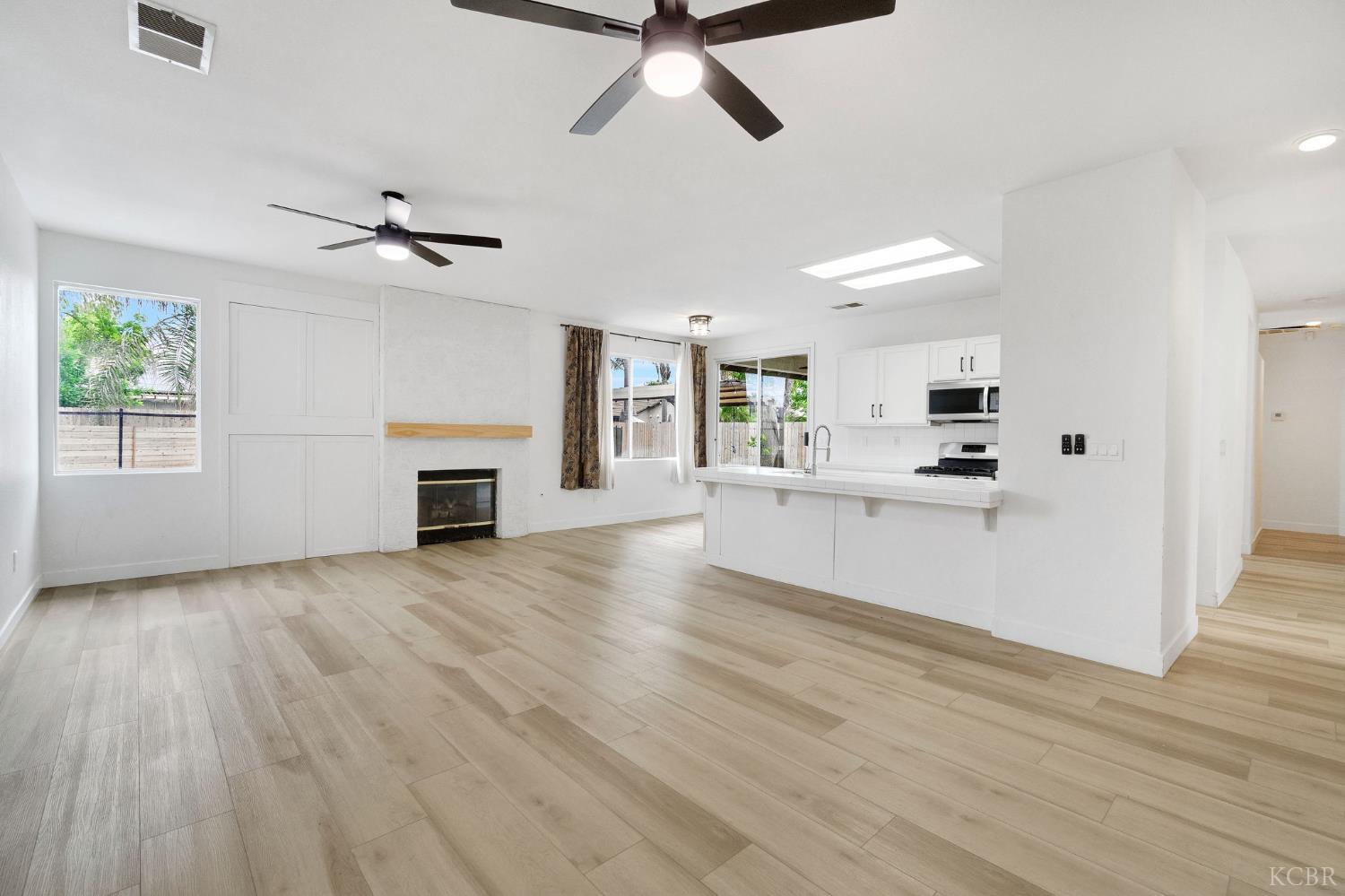 1036 W Northstar Dr, Hanford, CA 93230