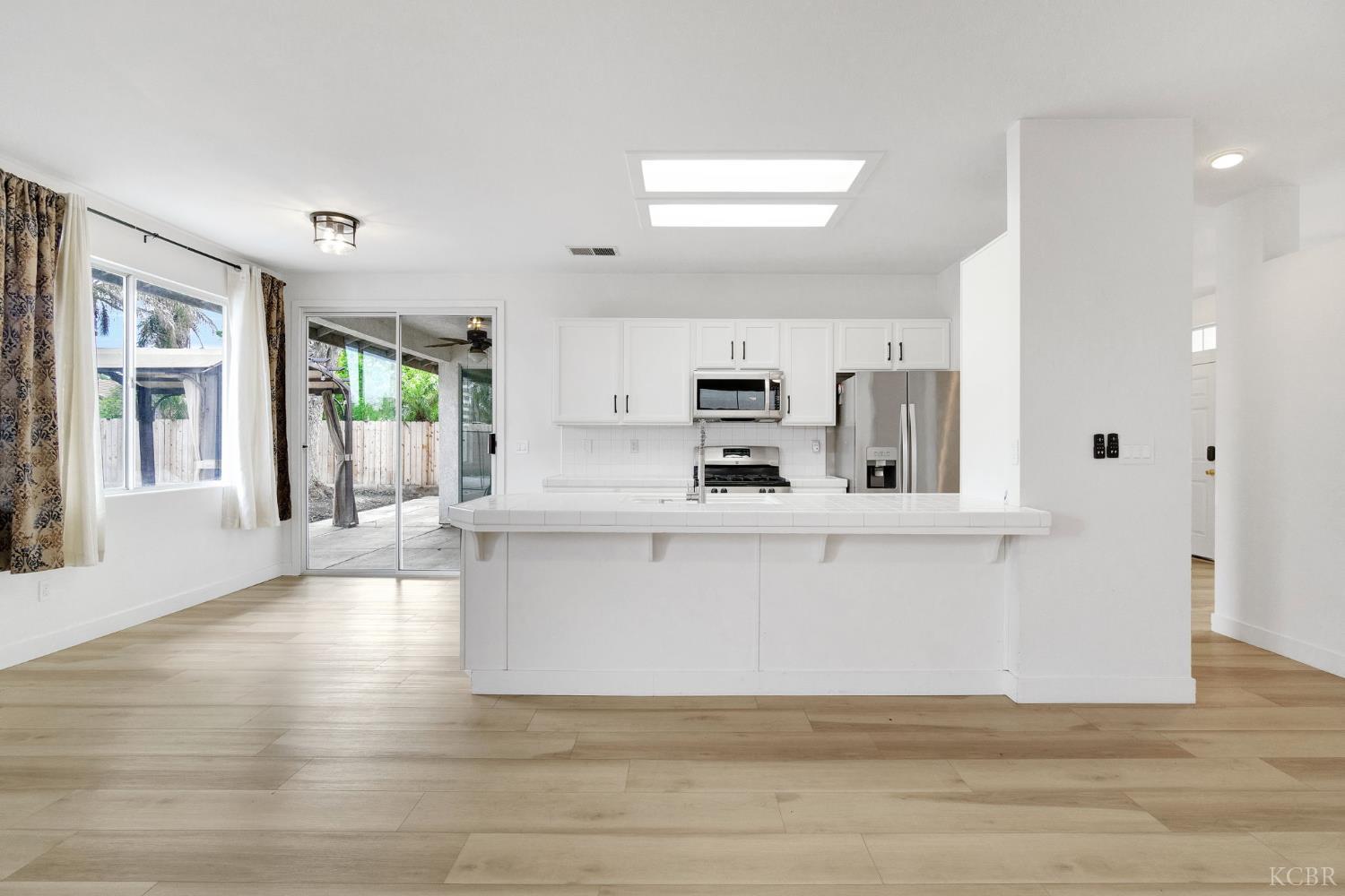 1036 W Northstar Dr, Hanford, CA 93230