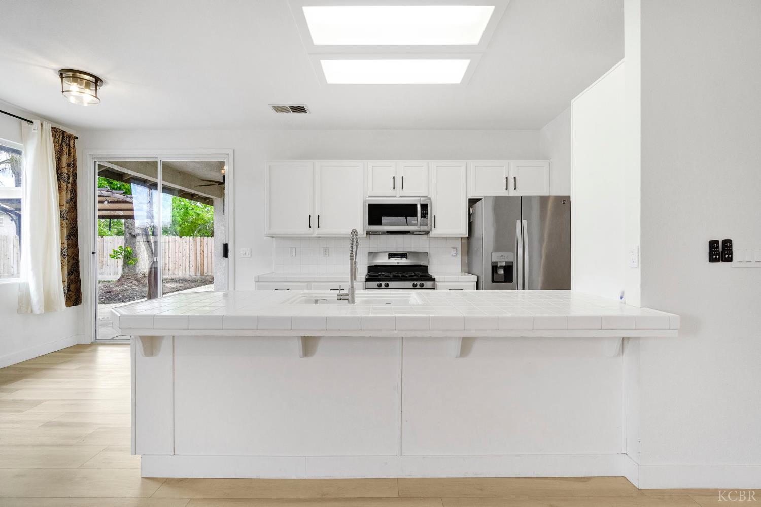 1036 W Northstar Dr, Hanford, CA 93230