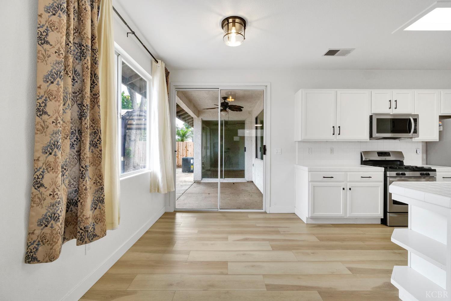 1036 W Northstar Dr, Hanford, CA 93230