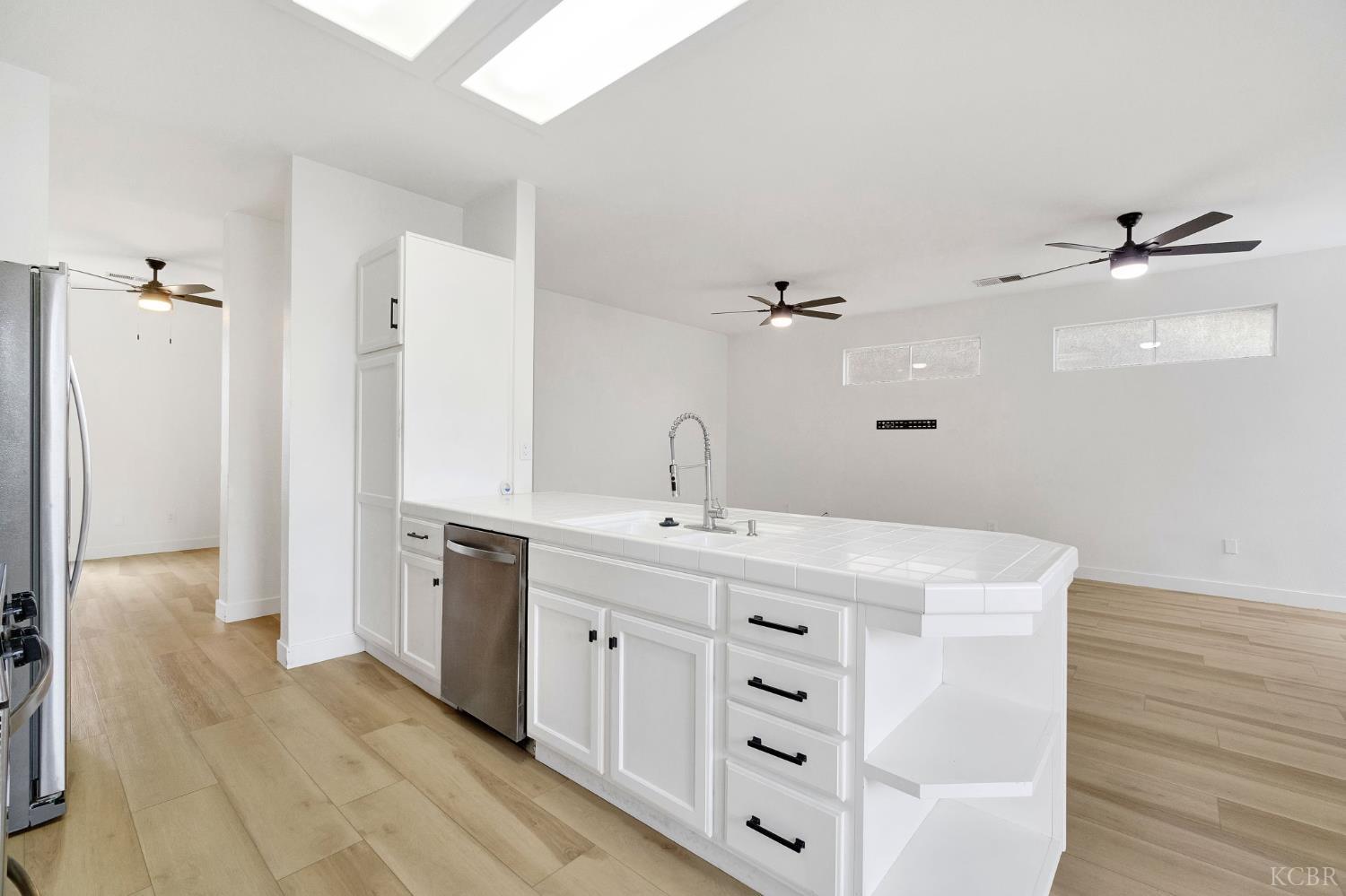 1036 W Northstar Dr, Hanford, CA 93230