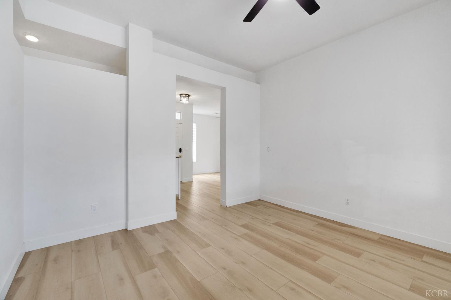 1036 W Northstar Dr, Hanford, CA 93230