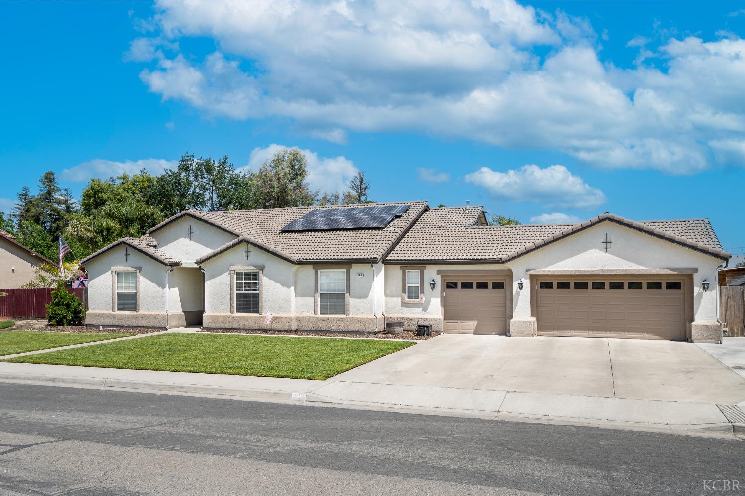 398 Millbrook St, Hanford, CA 93230