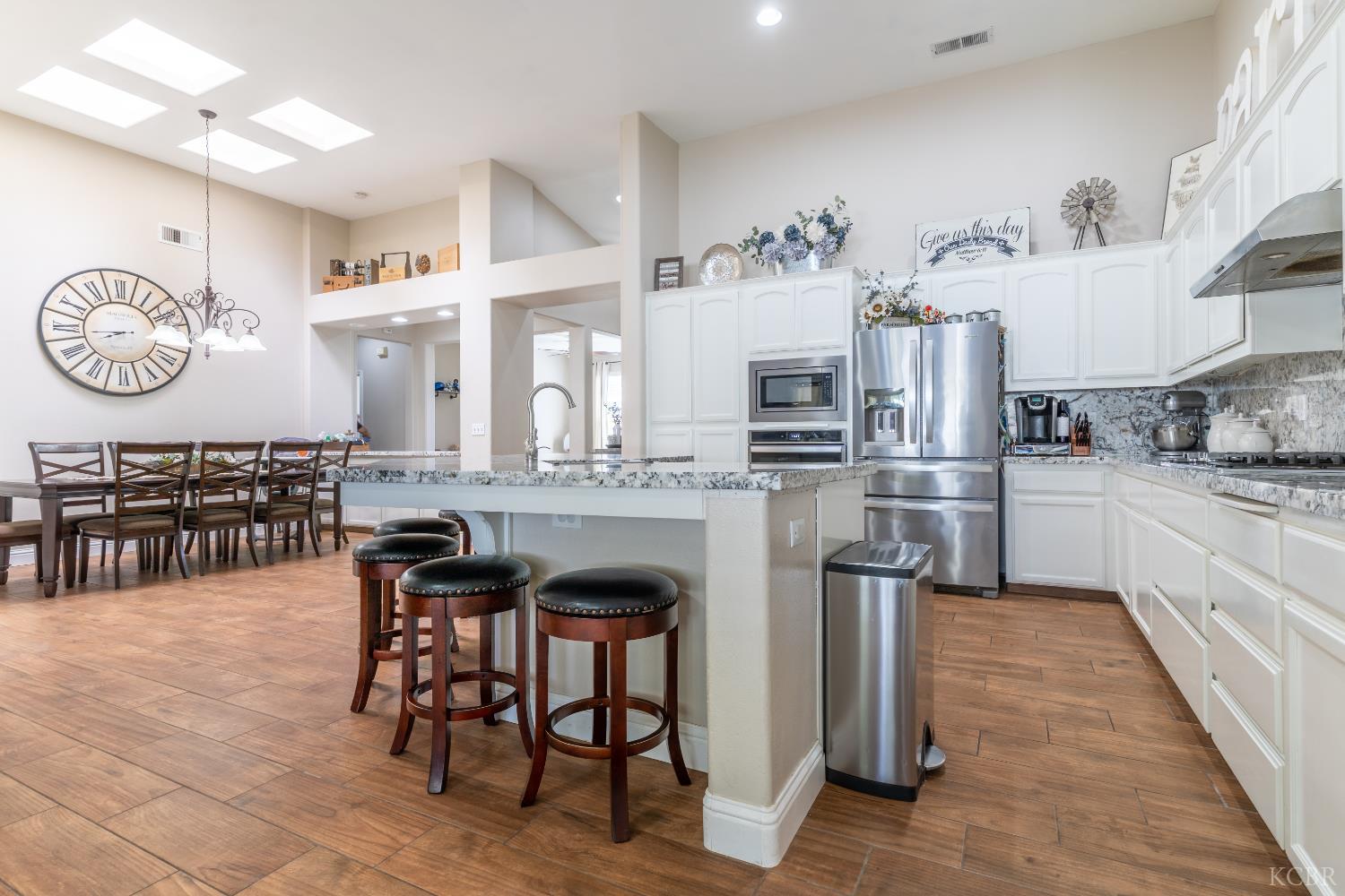 398 Millbrook St, Hanford, CA 93230