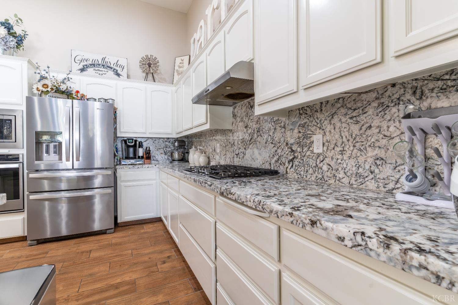 398 Millbrook St, Hanford, CA 93230