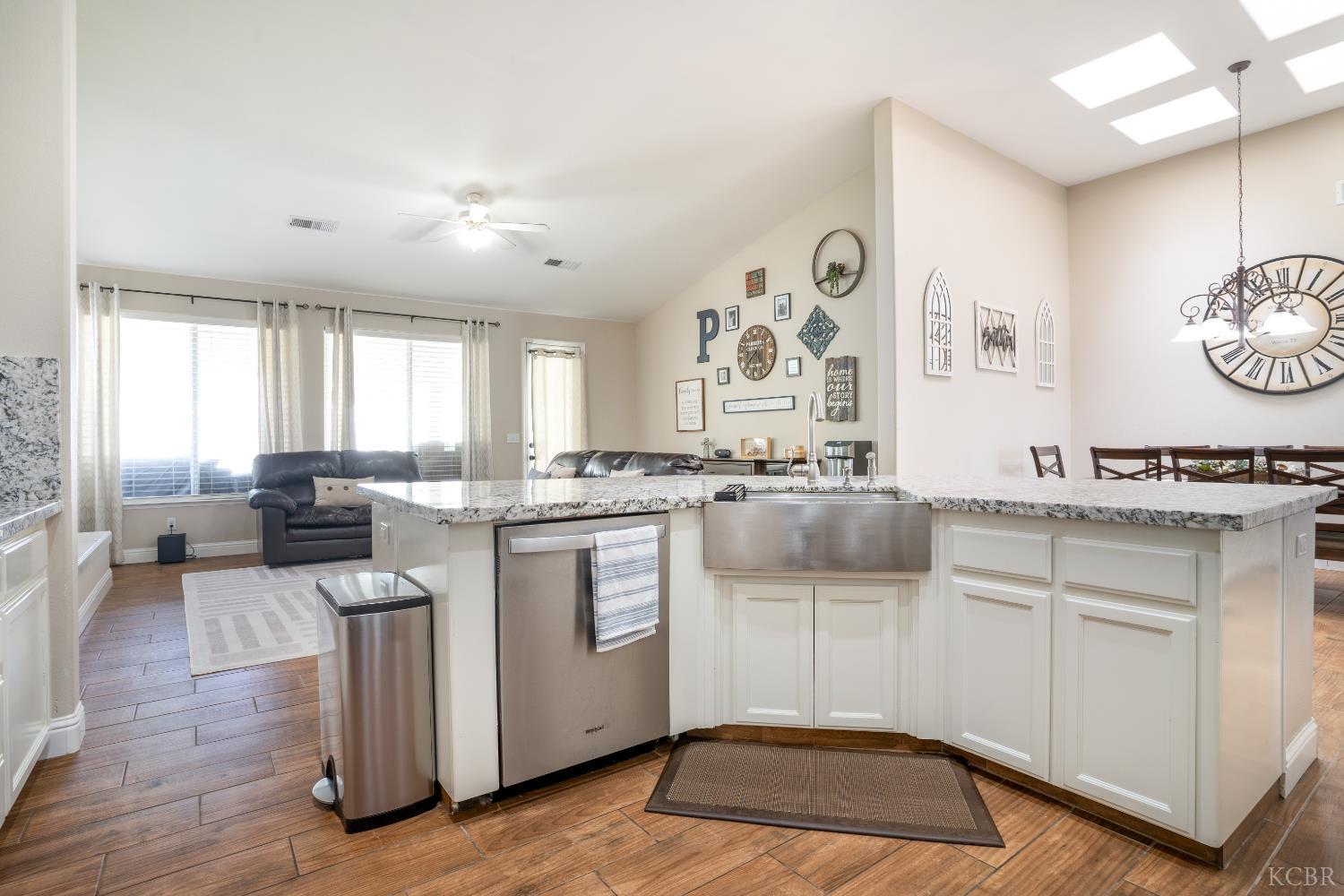 398 Millbrook St, Hanford, CA 93230