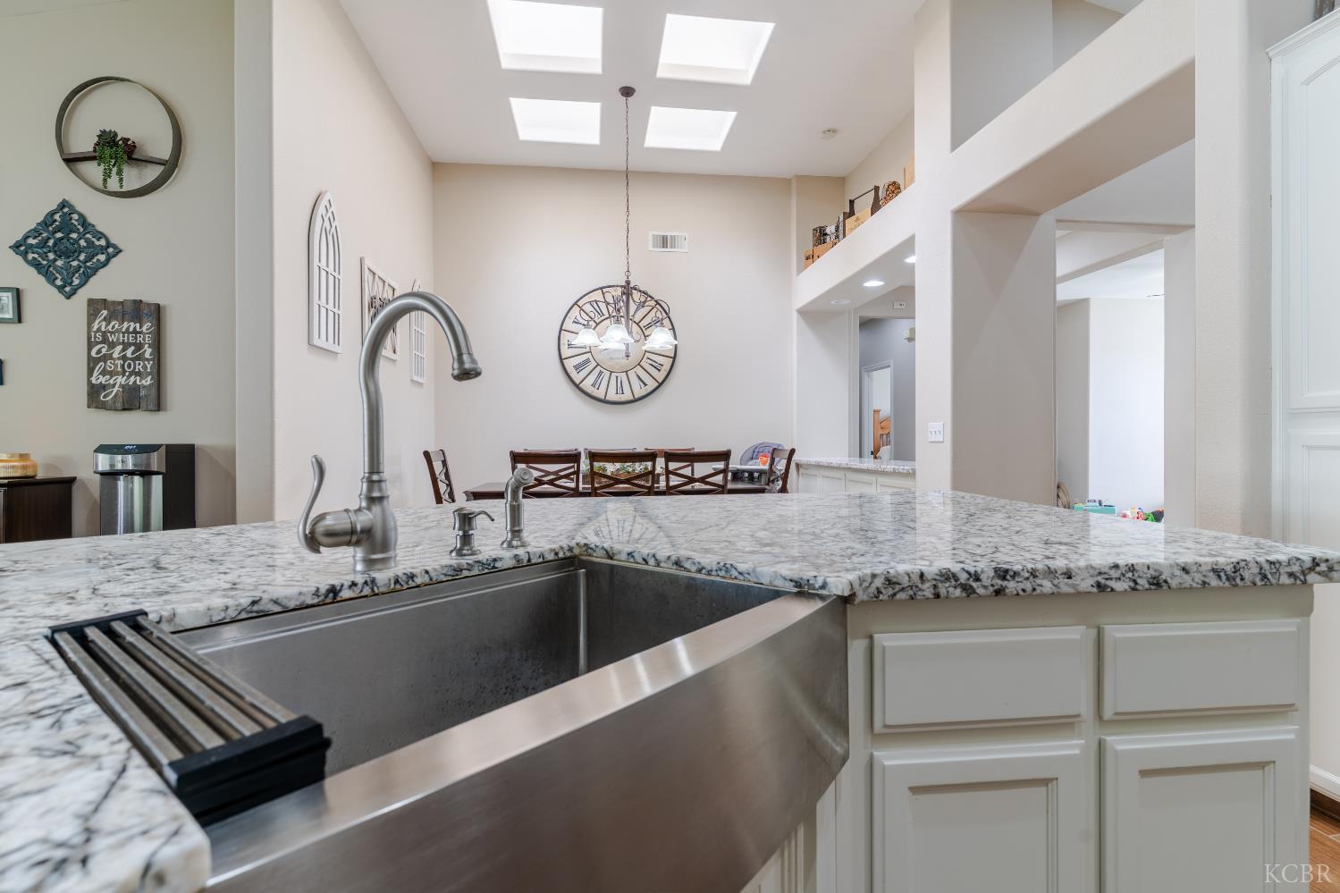 398 Millbrook St, Hanford, CA 93230