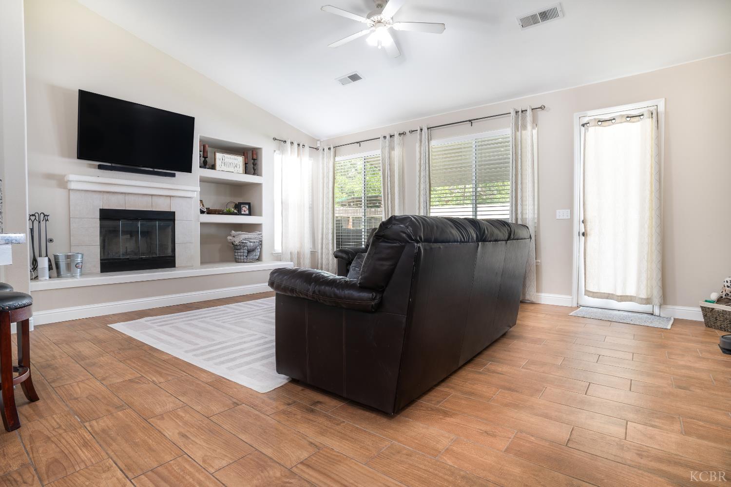398 Millbrook St, Hanford, CA 93230
