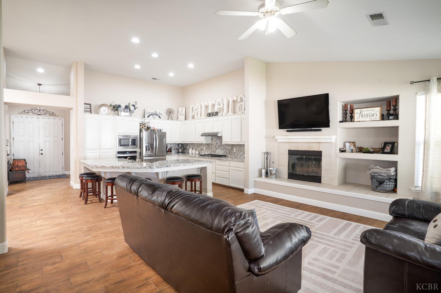 398 Millbrook St, Hanford, CA 93230