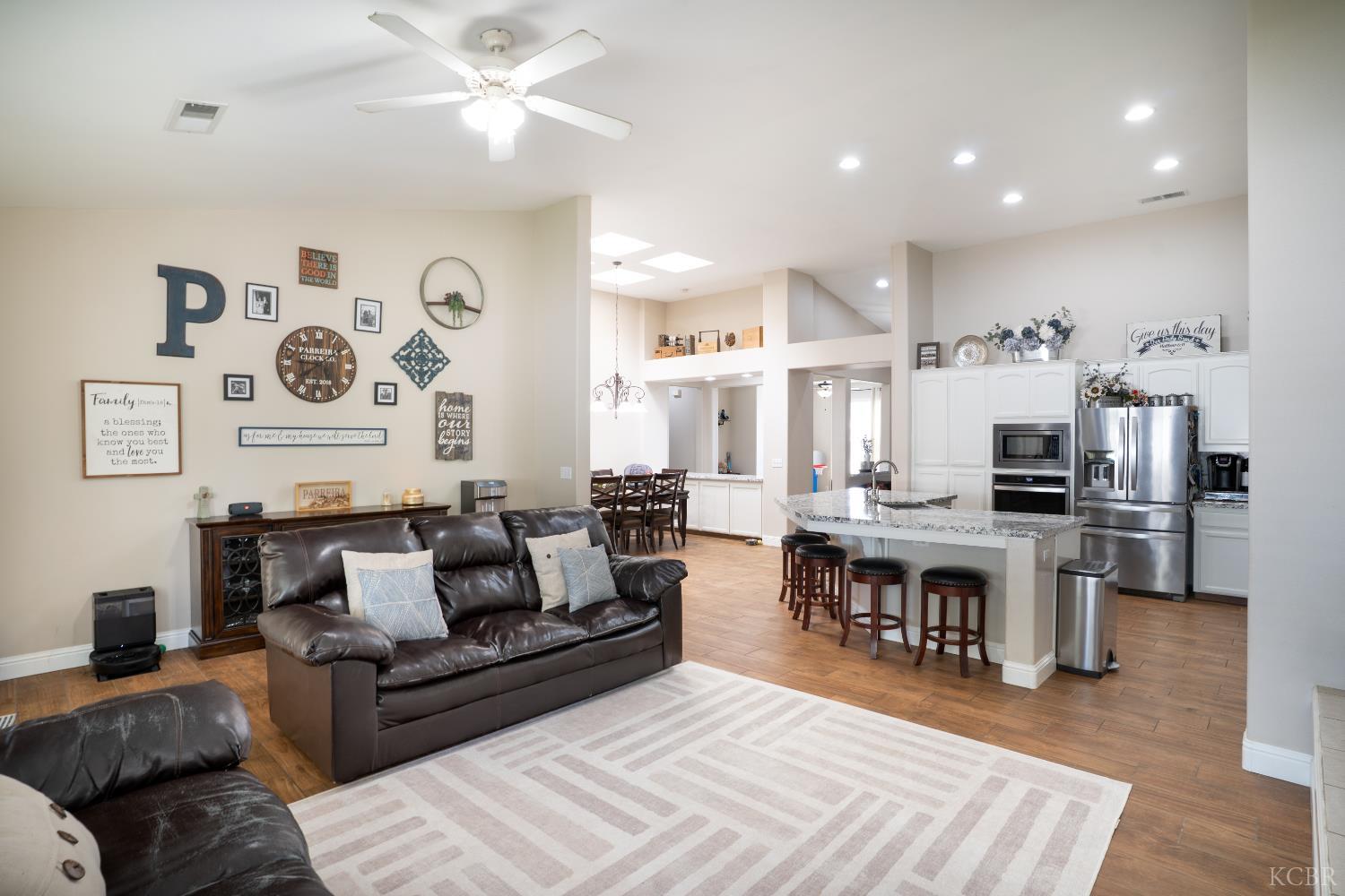 398 Millbrook St, Hanford, CA 93230
