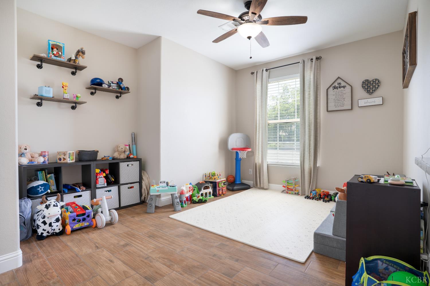 398 Millbrook St, Hanford, CA 93230