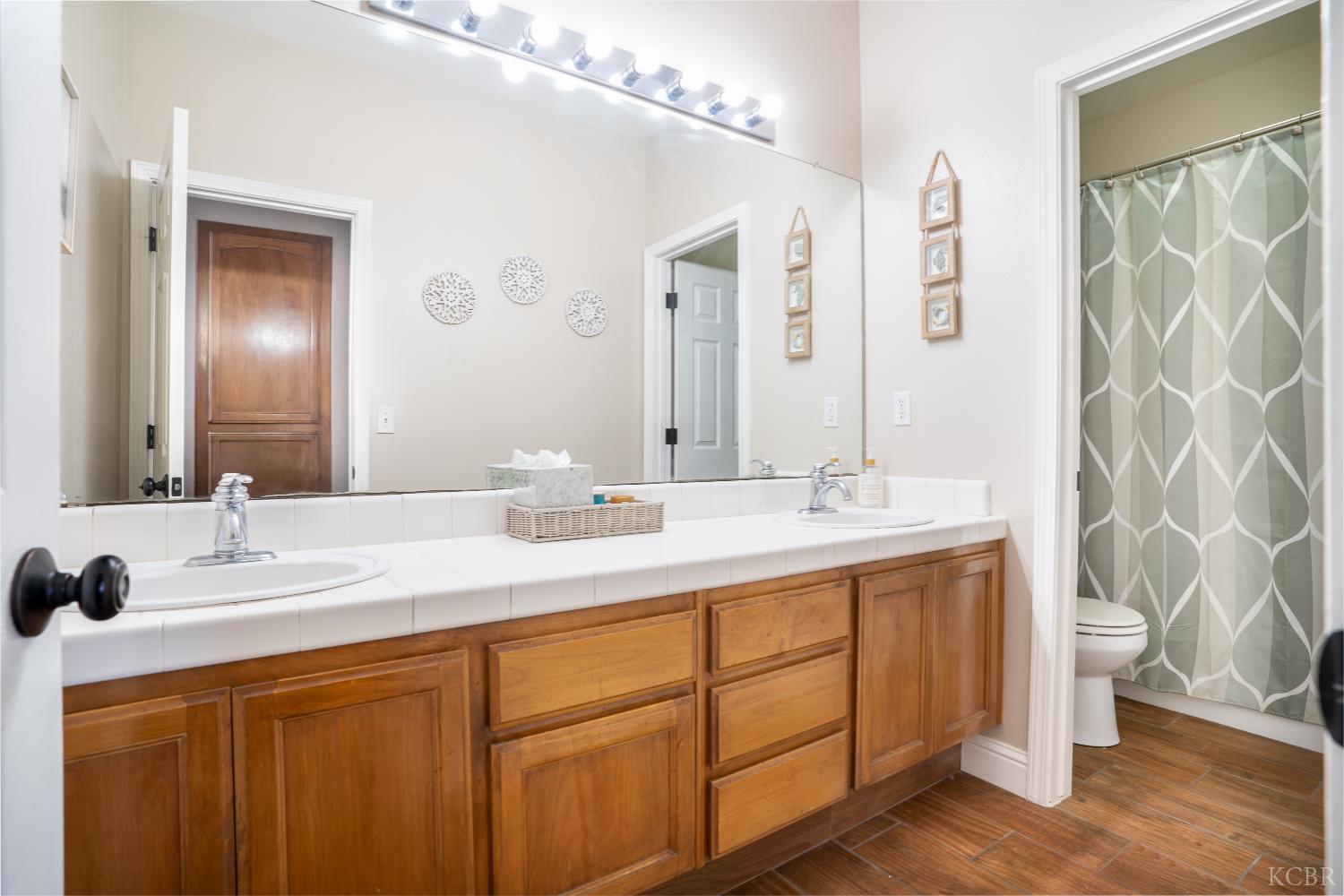 398 Millbrook St, Hanford, CA 93230
