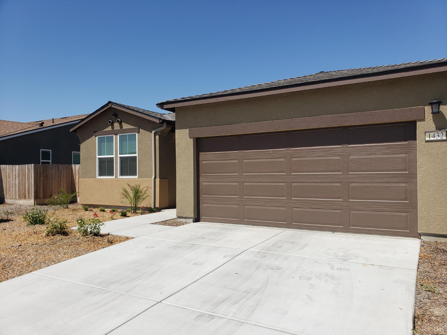 1432 Edgewood Dr, Hanford, CA 93230