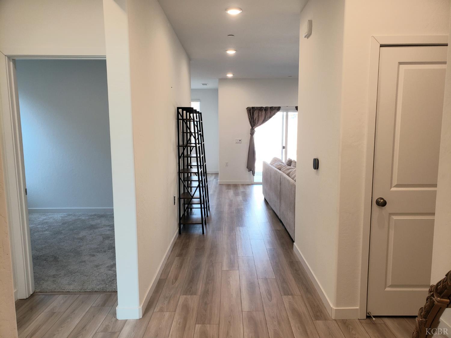 1432 Edgewood Dr, Hanford, CA 93230