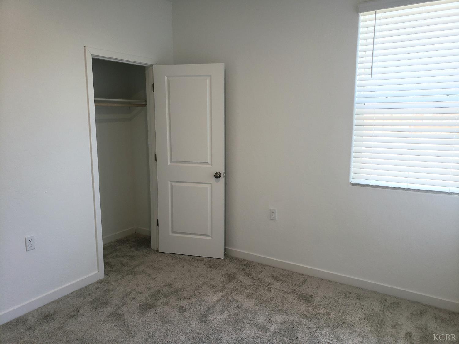 1432 Edgewood Dr, Hanford, CA 93230