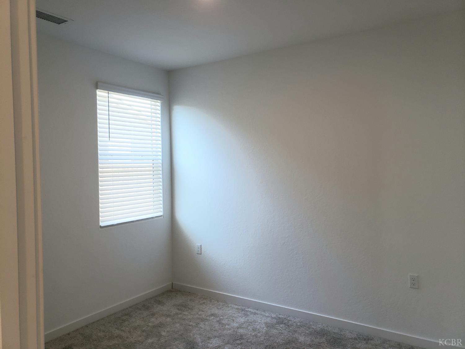 1432 Edgewood Dr, Hanford, CA 93230