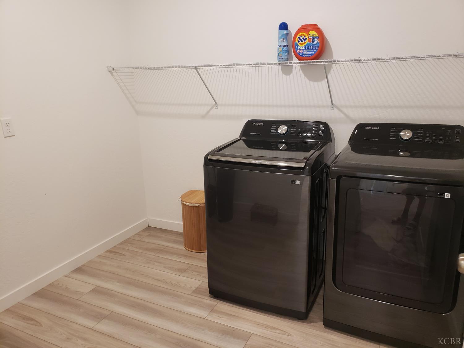1432 Edgewood Dr, Hanford, CA 93230