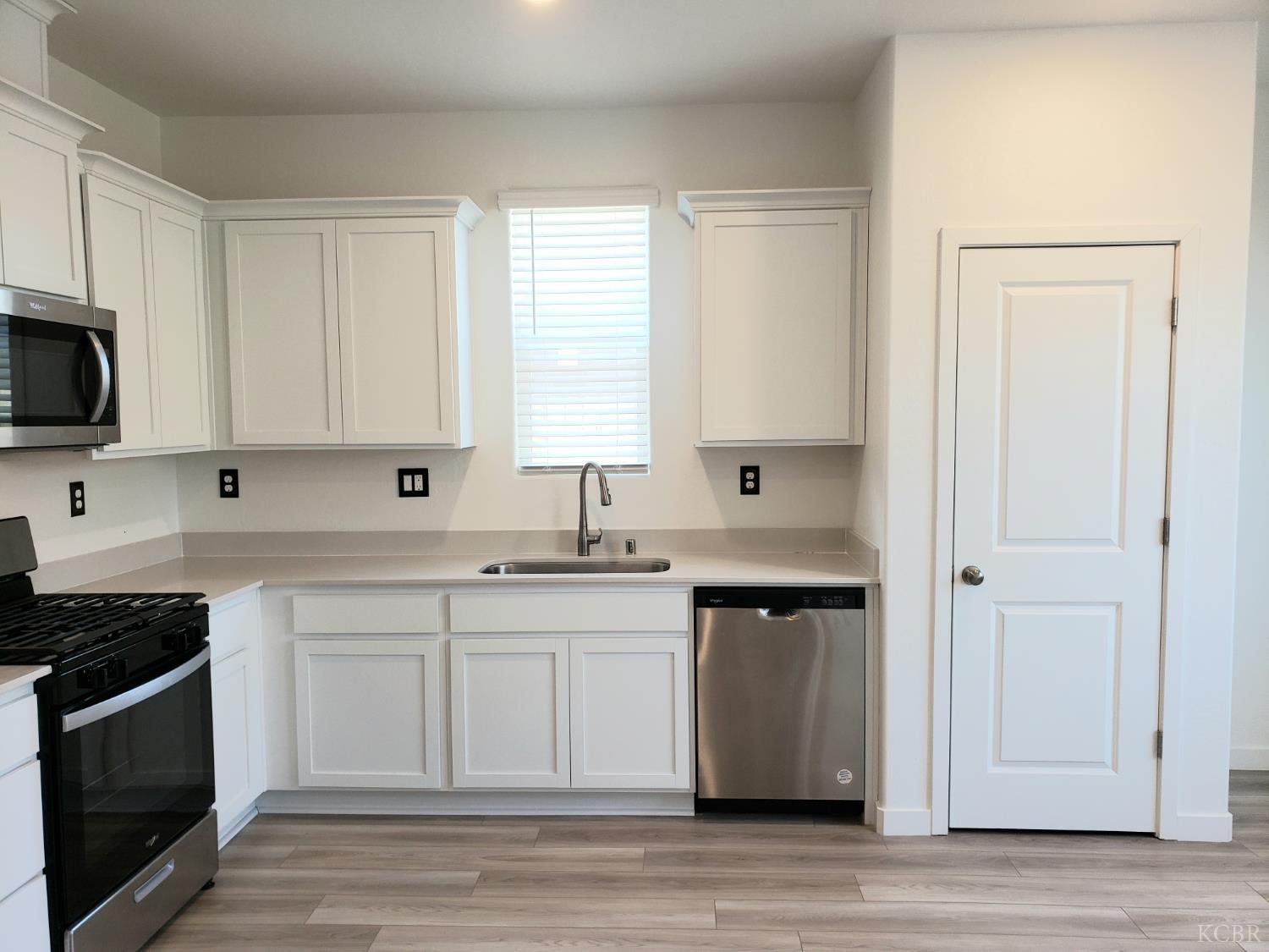 1432 Edgewood Dr, Hanford, CA 93230